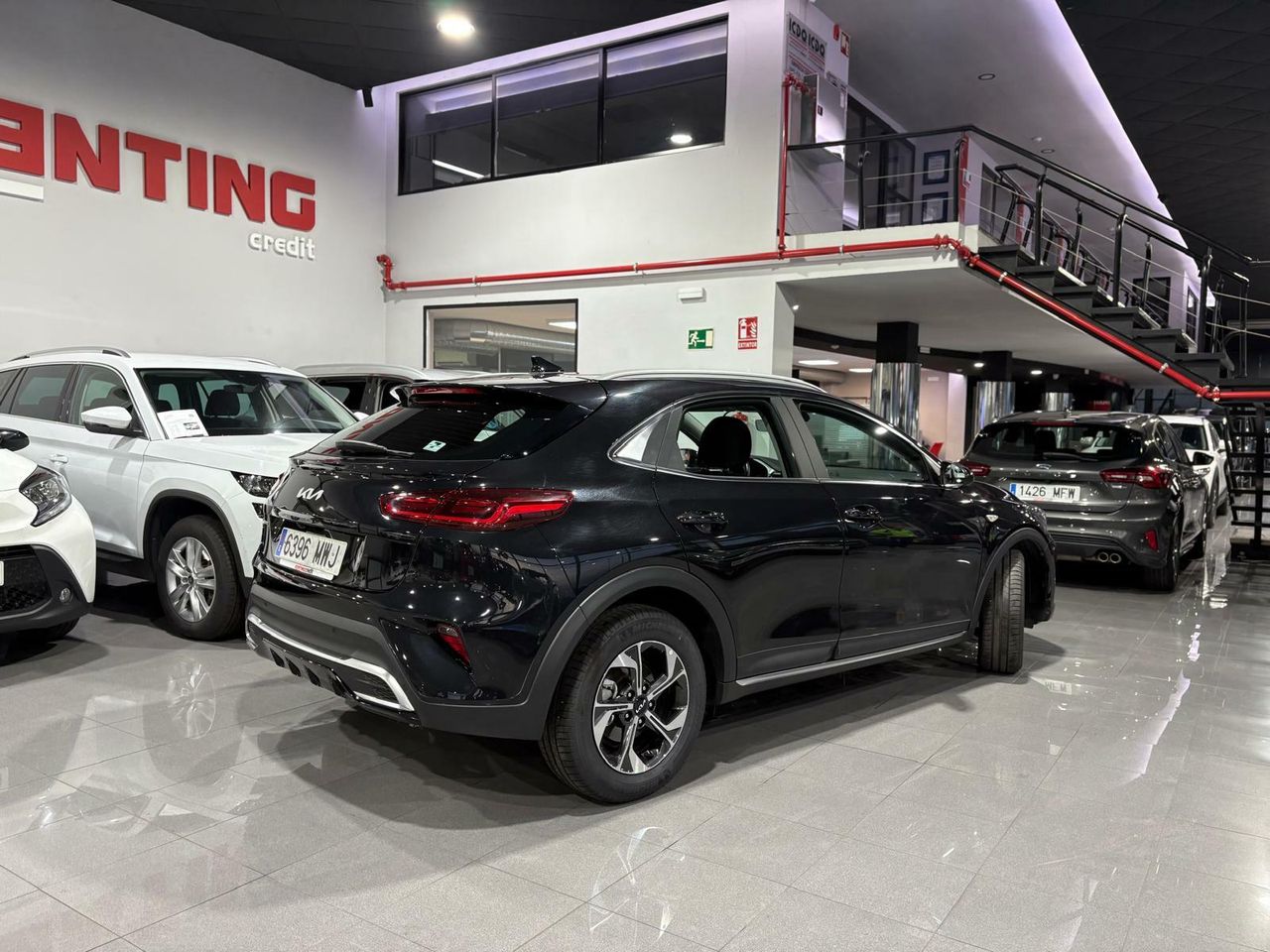 Kia XCeed 1.0 T-GDI BUSINESS 74KW 100CV BLACK PEARL (METALIZADO)	TELA NEGRA - Foto 2