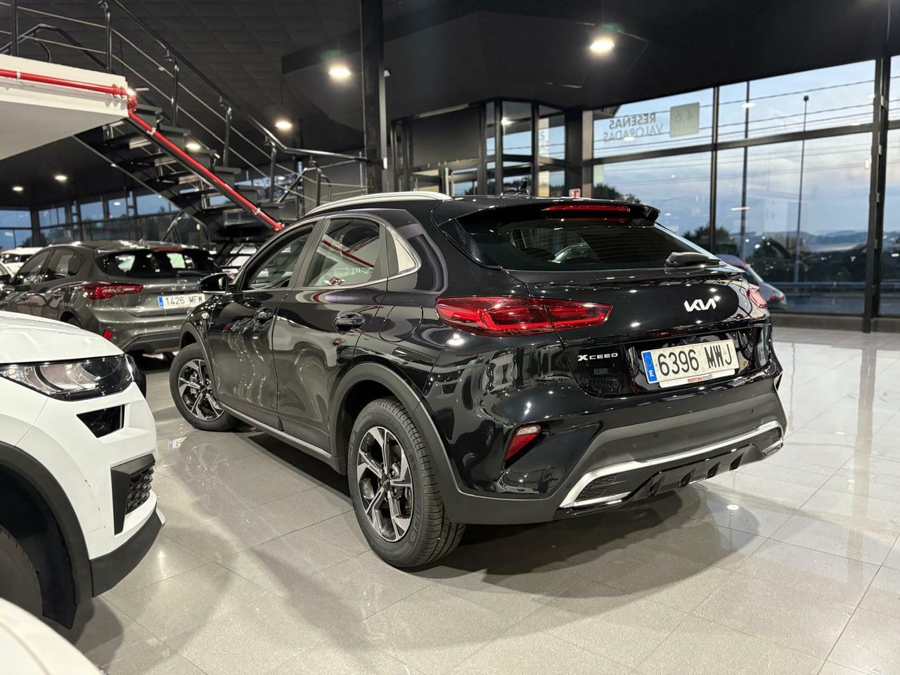 Kia XCeed 1.0 T-GDI BUSINESS 74KW 100CV BLACK PEARL (METALIZADO)	TELA NEGRA - Foto 2