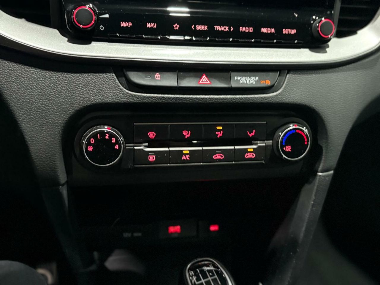 Kia XCeed 1.0 T-GDI BUSINESS 74KW 100CV BLACK PEARL (METALIZADO)	TELA NEGRA - Foto 2