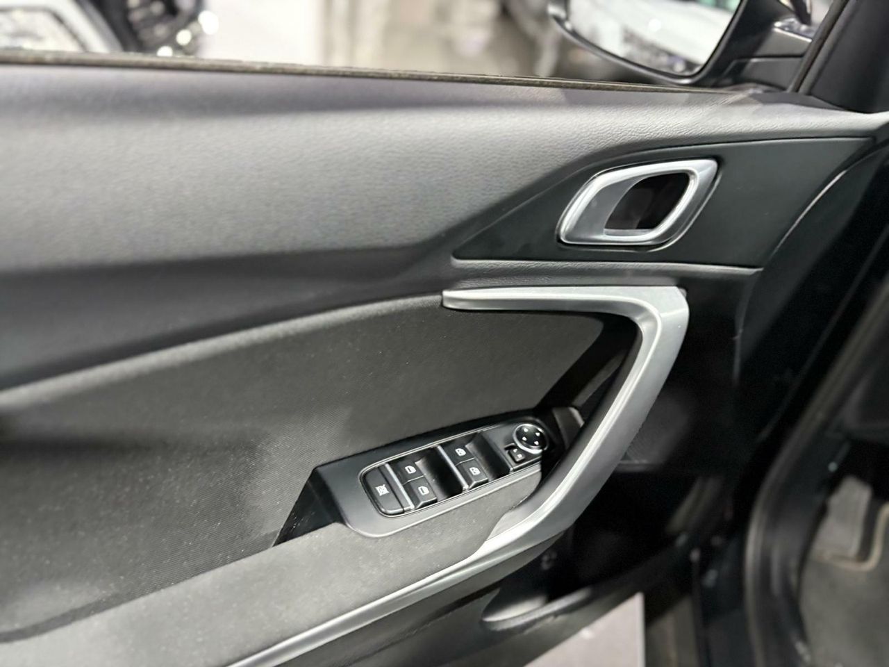 Kia XCeed 1.0 T-GDI BUSINESS 74KW 100CV BLACK PEARL (METALIZADO)	TELA NEGRA - Foto 2