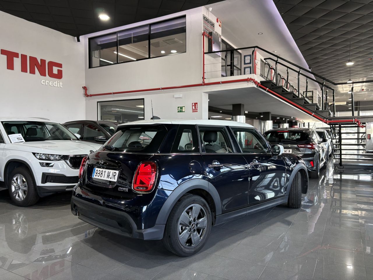 MINI Cooper COOPER 5 PUERTAS ENIGMATIC BLACK METALIZADA	TELA FIREWORK CARBON BLACK - Foto 2