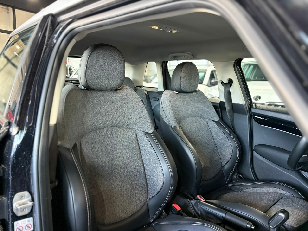 MINI Cooper COOPER 5 PUERTAS ENIGMATIC BLACK METALIZADA	TELA FIREWORK CARBON BLACK - Foto 2
