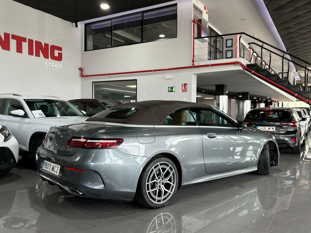 Mercedes Clase E CABRIO E 220 D PAQUETE ADVANTAGE^PAQUETE PREMIUM^PAQUETE PREMIUM PLUS^ - Foto 2