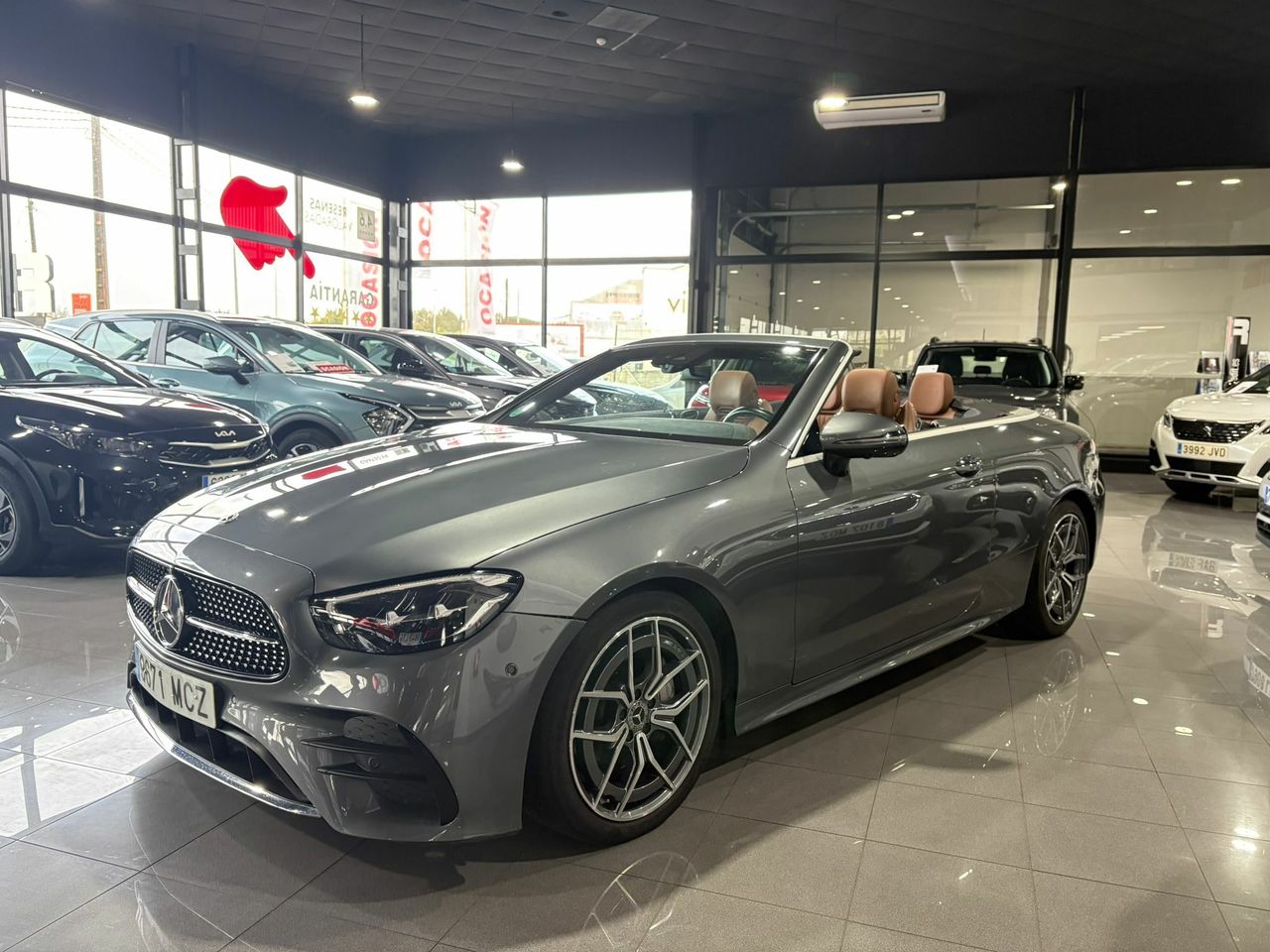 Mercedes Clase E CABRIO E 220 D PAQUETE ADVANTAGE^PAQUETE PREMIUM^PAQUETE PREMIUM PLUS^ - Foto 2