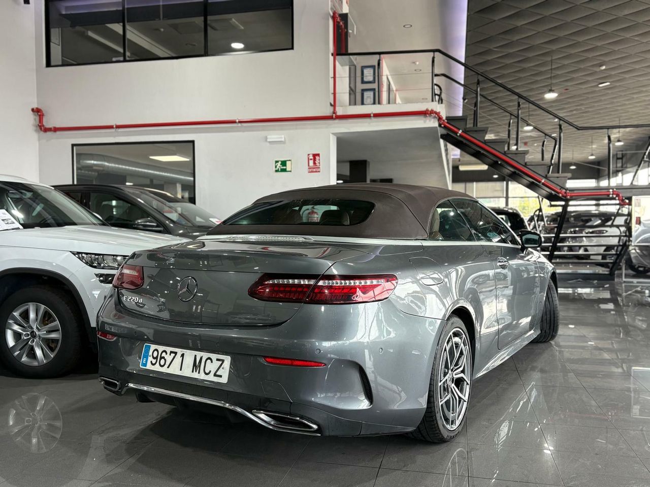 Mercedes Clase E CABRIO E 220 D PAQUETE ADVANTAGE^PAQUETE PREMIUM^PAQUETE PREMIUM PLUS^ - Foto 2