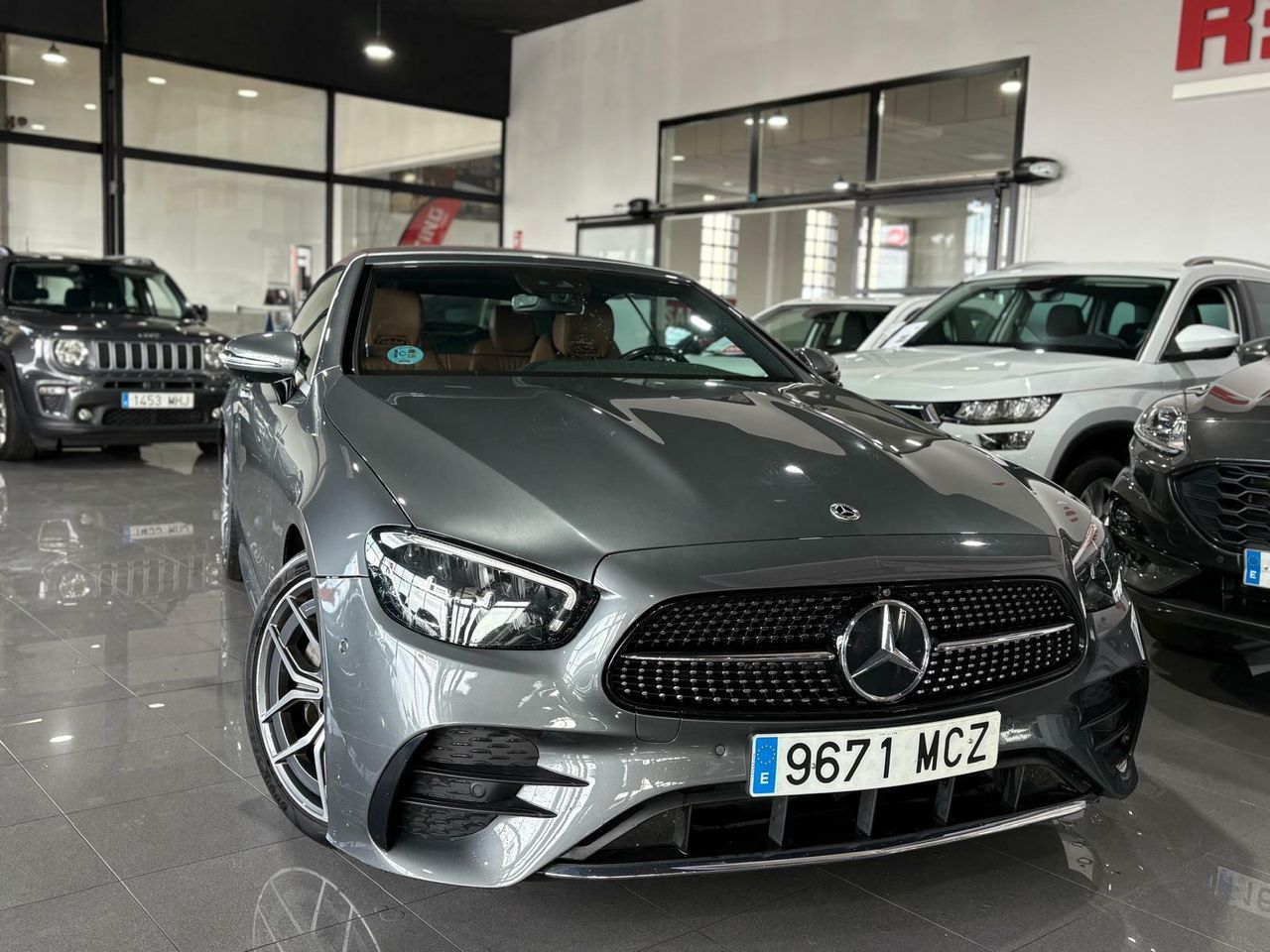 Mercedes Clase E CABRIO E 220 D PAQUETE ADVANTAGE^PAQUETE PREMIUM^PAQUETE PREMIUM PLUS^ - Foto 2