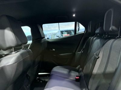Peugeot 2008 ALLURE PACK PURETECH 130 S&S 6 VEL. MAN TAPICERÍA COZY NEGRO CON PESPUNTES EN AZUL