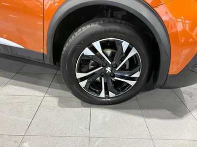 Peugeot 2008 ALLURE PACK PURETECH 130 S&S 6 VEL. MAN TAPICERÍA COZY NEGRO CON PESPUNTES EN AZUL
