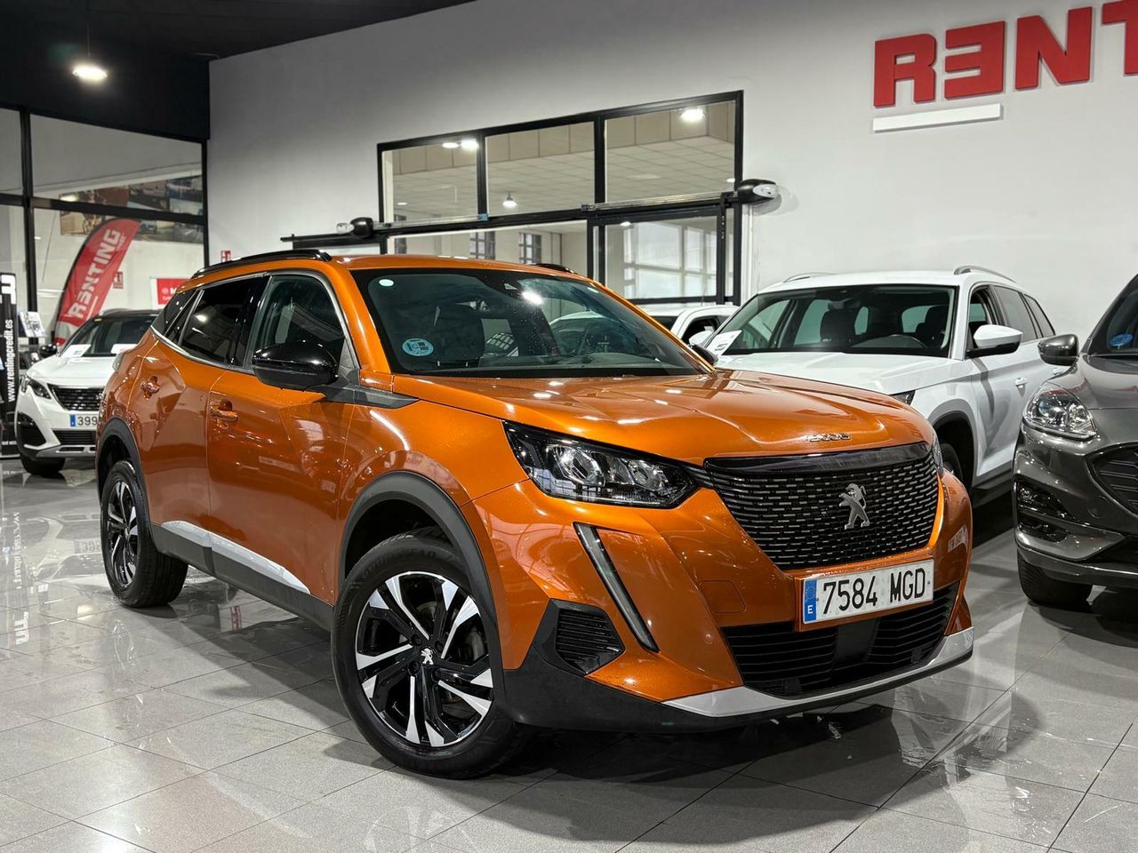 Peugeot 2008 ALLURE PACK PURETECH 130 S&S 6 VEL. MAN TAPICERÍA COZY NEGRO CON PESPUNTES EN AZUL - Foto 2