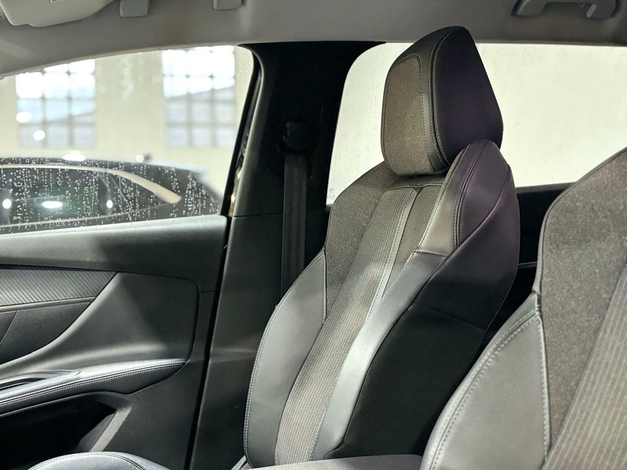 Peugeot 5008 1.5 BLUEHDI 96KW (130CV) S&S ALLURE GRIS PLATINIUM (METALIZADO)	TEP & TISSU 'COLYN' MISTRAL - Foto 2