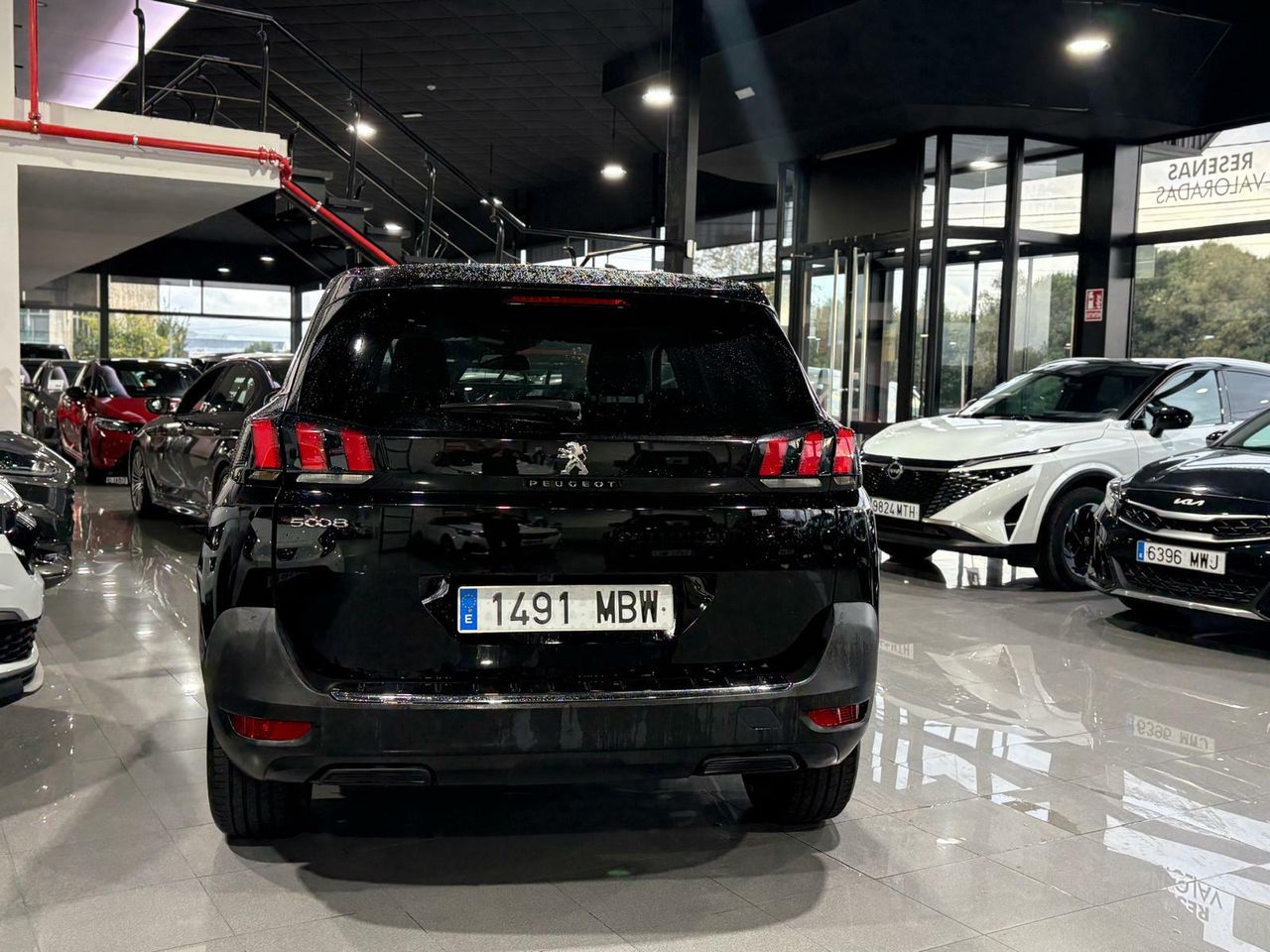Peugeot 5008 ALLUR	1.2 PURETECH 96KW S&S ALLURE EAT8  - Foto 2