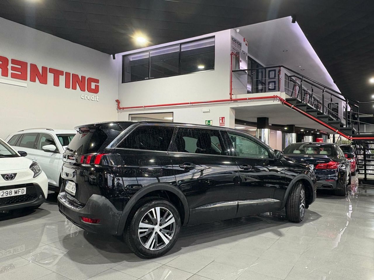 Peugeot 5008 ALLUR	1.2 PURETECH 96KW S&S ALLURE EAT8  - Foto 2
