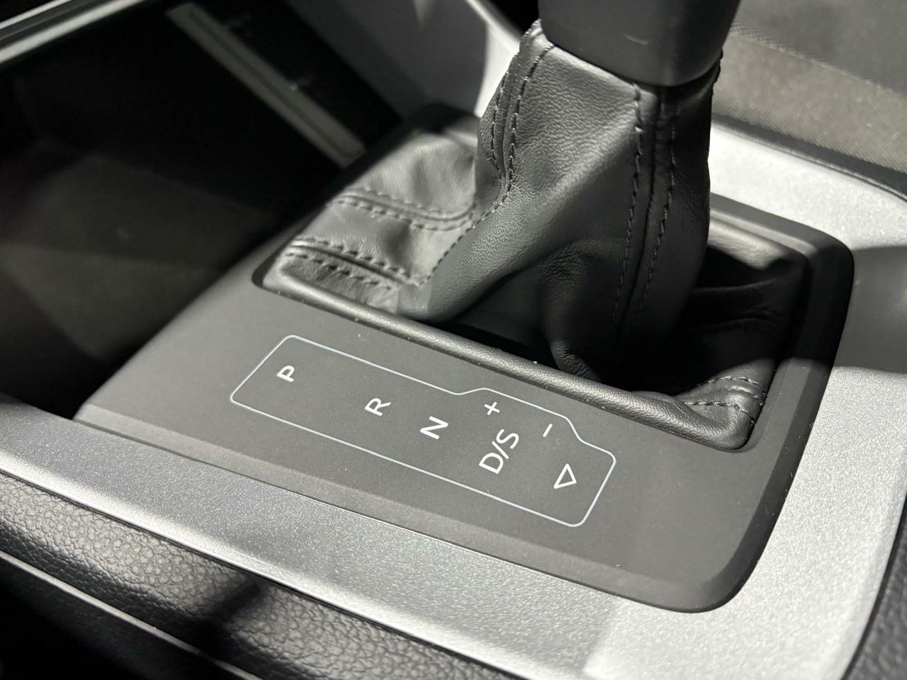 Audi Q3 ADVANCED 35 TDI 110KW (150CV) S TRONIC NEGRO MITOS (METALIZADO) - Foto 2