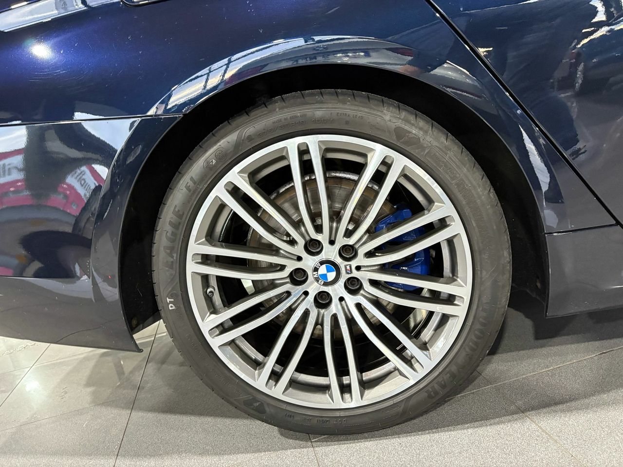 BMW Serie 5 BMW M550i xDrive Berlina M perfonmance - Foto 2