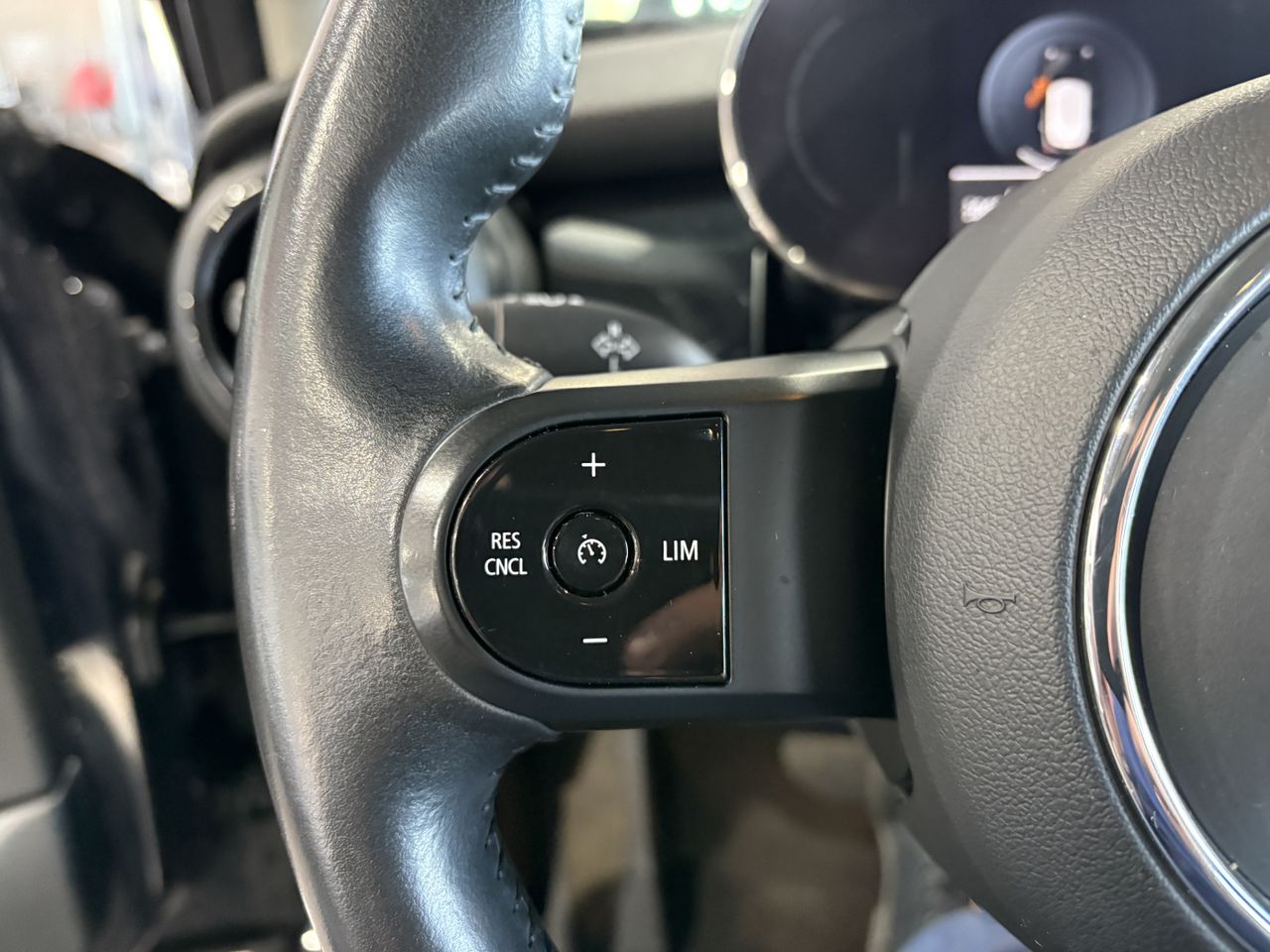 MINI Cooper COOPER 5 PUERTAS ENIGMATIC BLACK METALIZADA	TELA FIREWORK CARBON BLACK - Foto 2