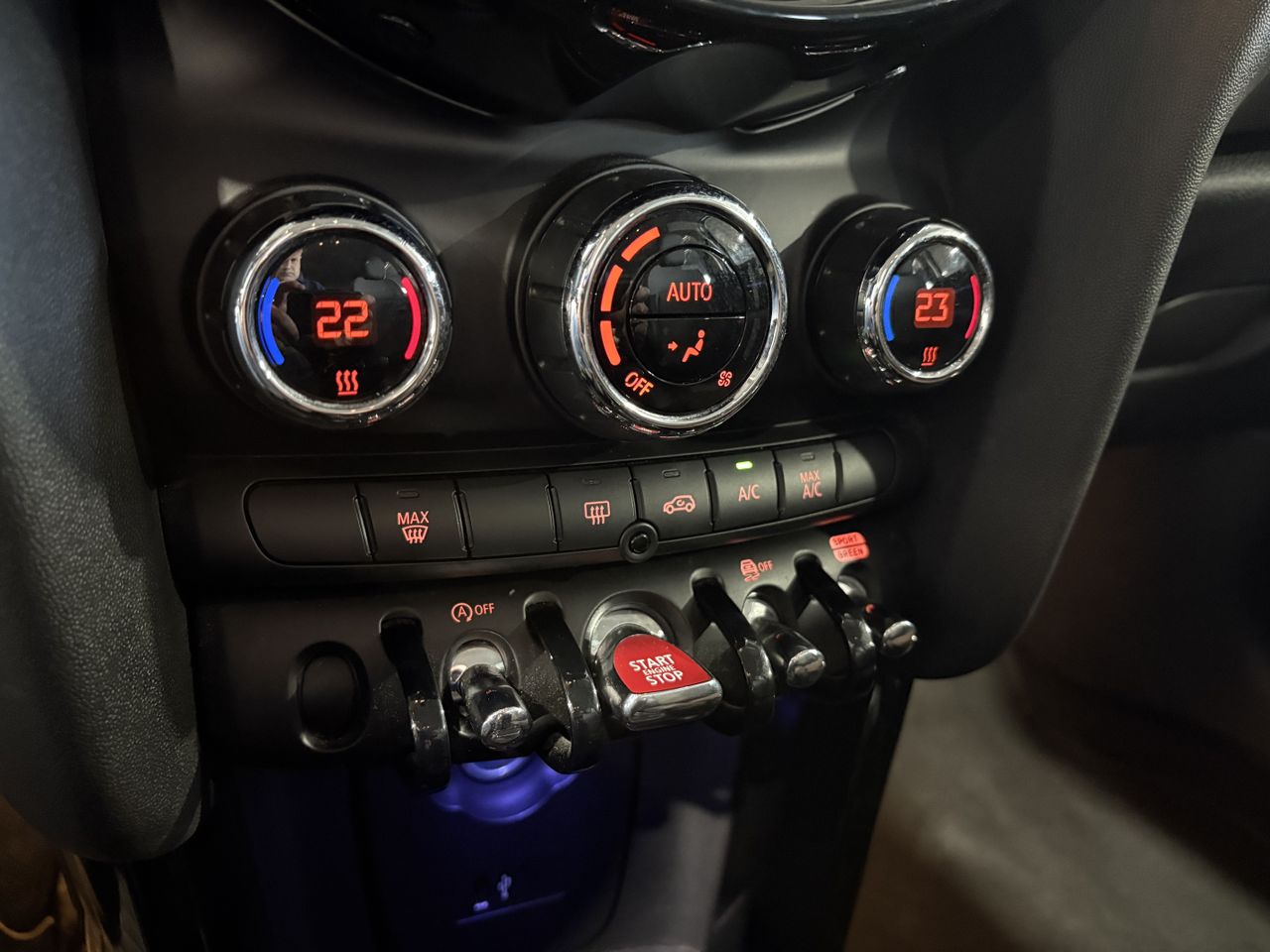 MINI Cooper COOPER 5 PUERTAS ENIGMATIC BLACK METALIZADA	TELA FIREWORK CARBON BLACK - Foto 2