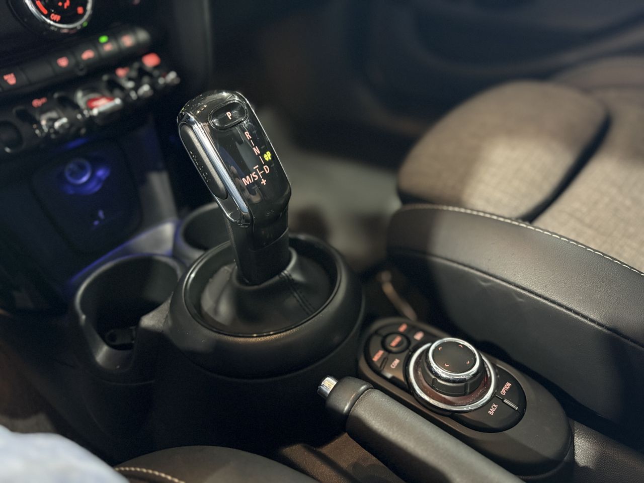 MINI Cooper COOPER 5 PUERTAS ENIGMATIC BLACK METALIZADA	TELA FIREWORK CARBON BLACK - Foto 2