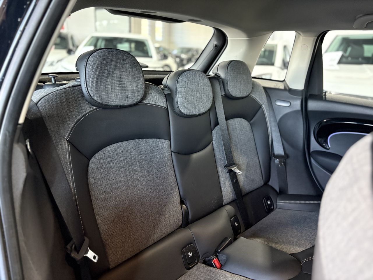 MINI Cooper COOPER 5 PUERTAS ENIGMATIC BLACK METALIZADA	TELA FIREWORK CARBON BLACK - Foto 2