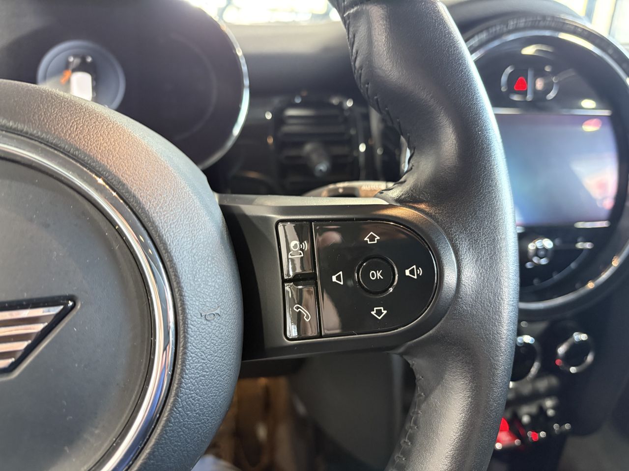 MINI Cooper COOPER 5 PUERTAS ENIGMATIC BLACK METALIZADA	TELA FIREWORK CARBON BLACK - Foto 2