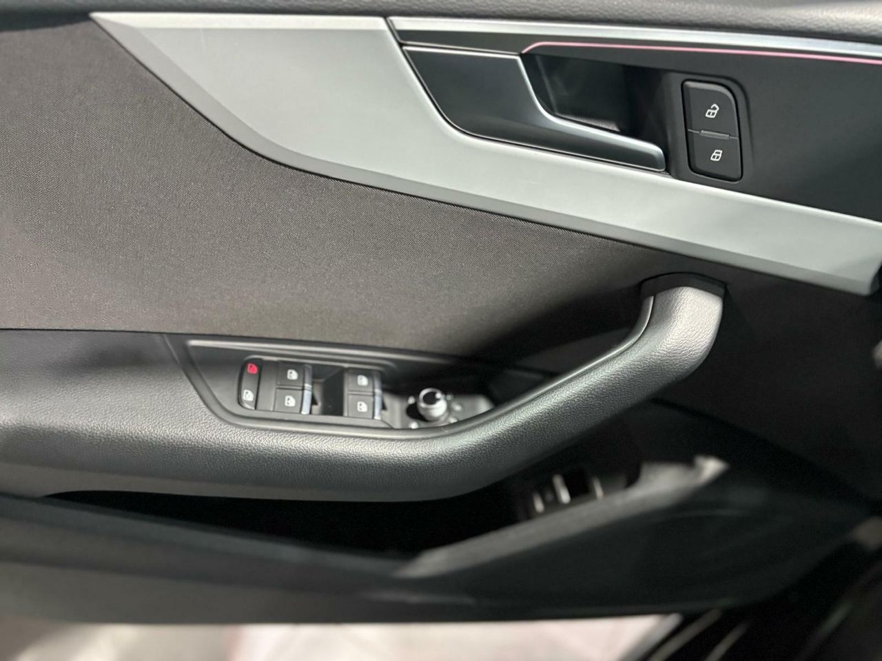 Audi A4 ADVANCED 35 TFSI 110KW (150CV) S TRONIC GRIS MANHATTAN (METALIZADO)	TELA INDEX NEGRO - Foto 2