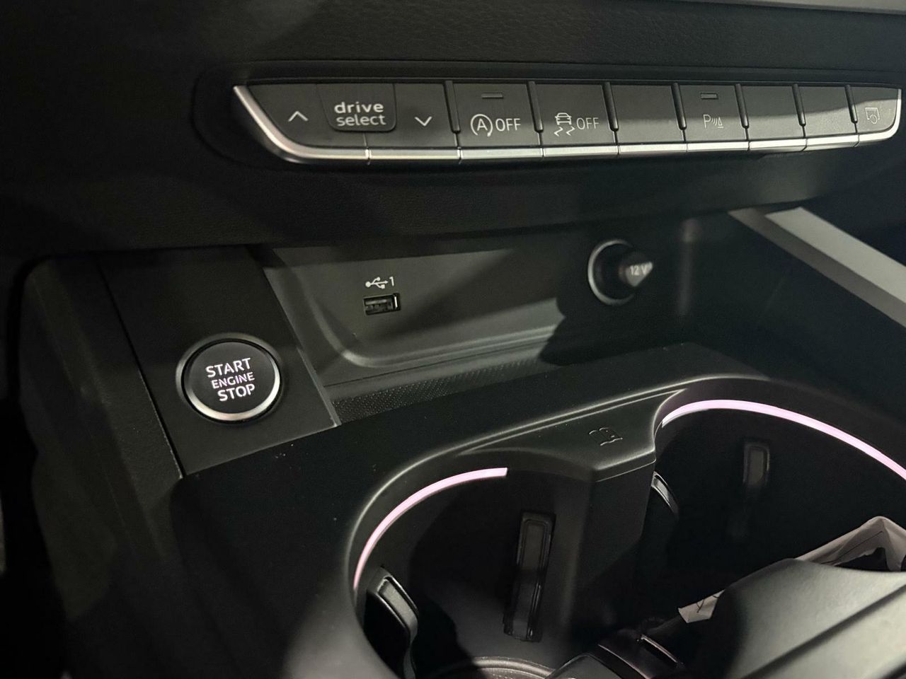 Audi A4 ADVANCED 35 TFSI 110KW (150CV) S TRONIC GRIS MANHATTAN (METALIZADO)	TELA INDEX NEGRO - Foto 2