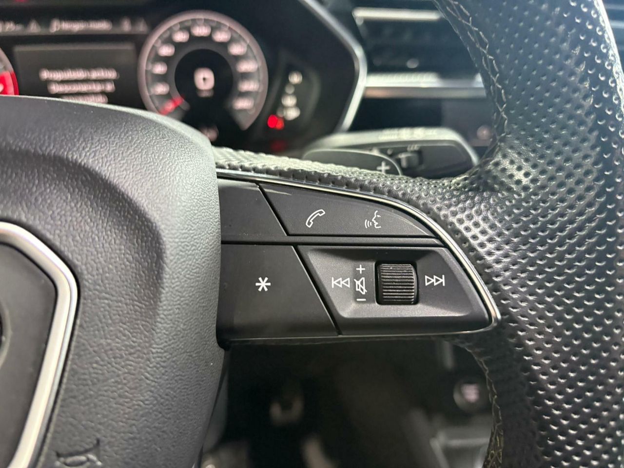 Audi Q3 S LINE 35 TFSI 110KW (150CV) S TRONIC GRIS DAYTONA (EFECTO PERLA) - Foto 2