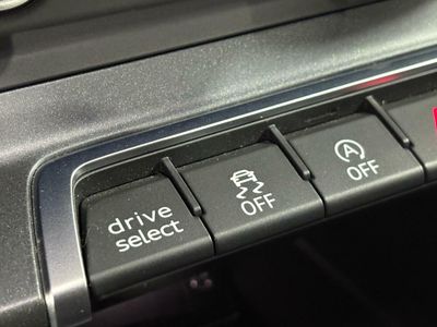 Audi Q3 S LINE 35 TFSI 110KW (150CV) S TRONIC GRIS DAYTONA (EFECTO PERLA)