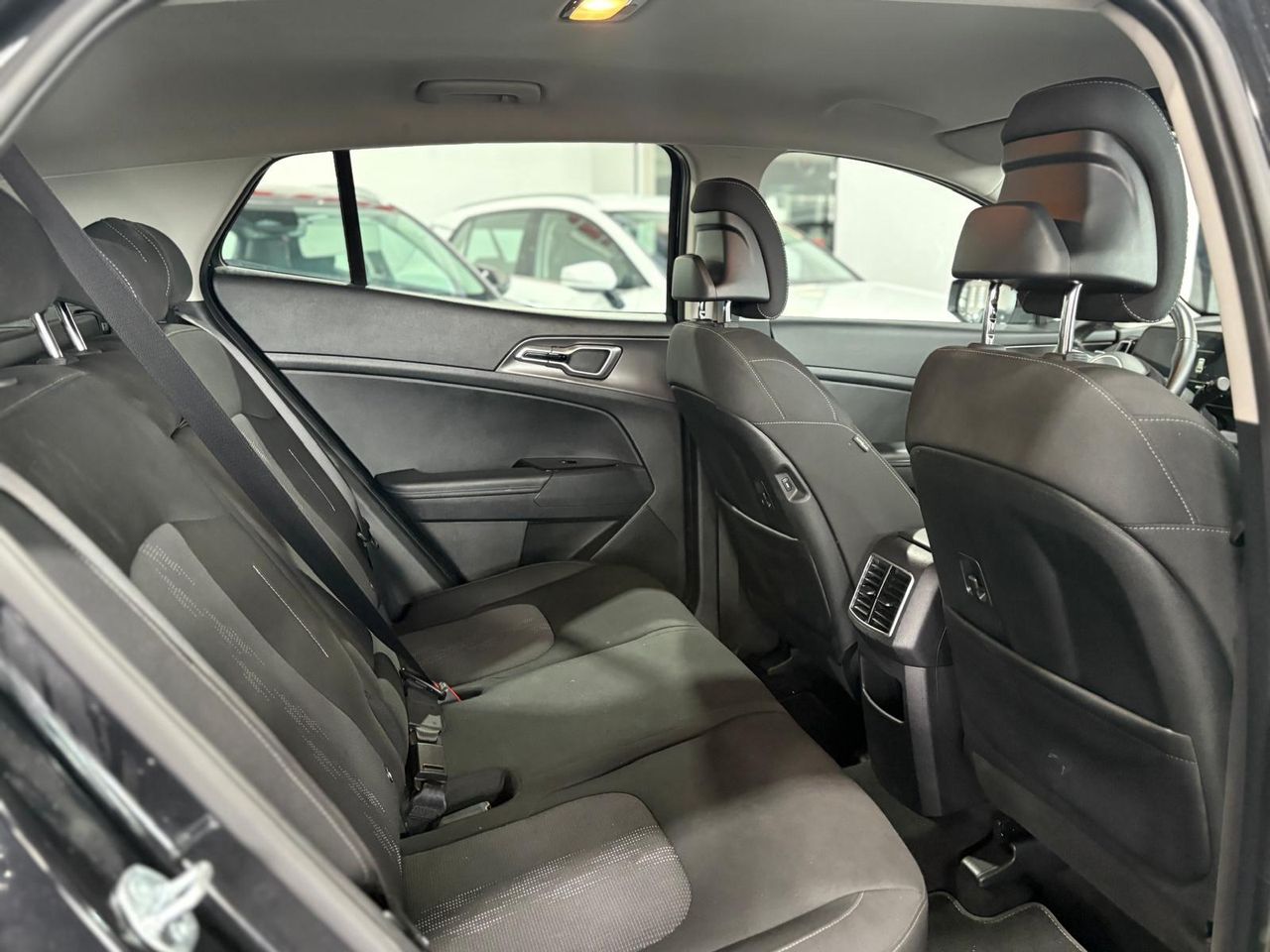 Kia Sportage 1.6 T-GDI HEV 158KW (215CV) DRIVE 4X2 BLACK PEARL (METALIZADO - Foto 2