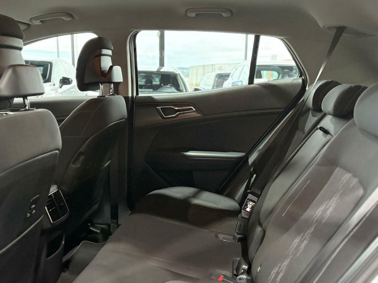 Kia Sportage 1.6 T-GDI HEV 158KW (215CV) DRIVE 4X2 BLACK PEARL (METALIZADO - Foto 2