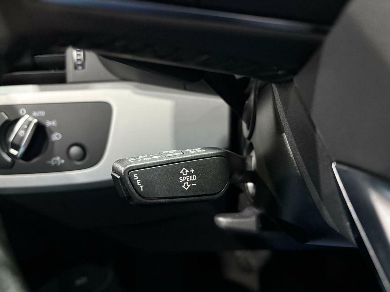 Audi A4 ADVANCED 30 TDI 100KW (136CV) S TRONIC ROJO TANGO (METALIZADO - Foto 2