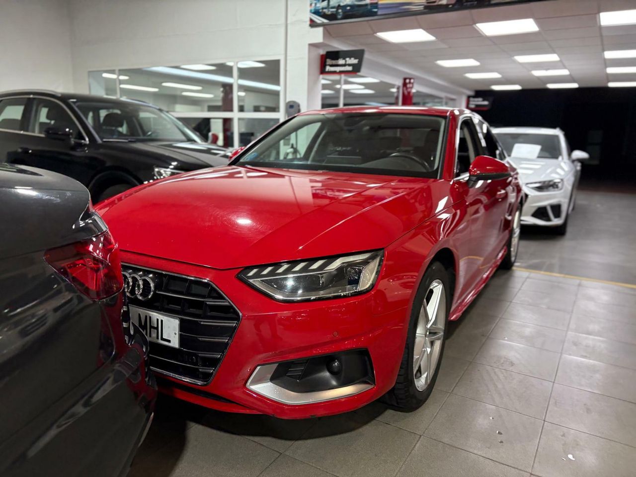 Audi A4 ADVANCED 30 TDI 100KW (136CV) S TRONIC ROJO TANGO (METALIZADO - Foto 2