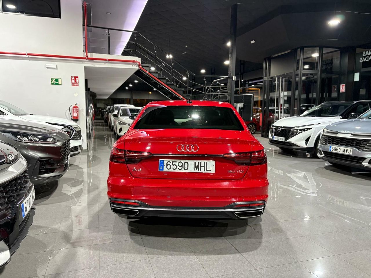 Audi A4 ADVANCED 30 TDI 100KW (136CV) S TRONIC ROJO TANGO (METALIZADO - Foto 2