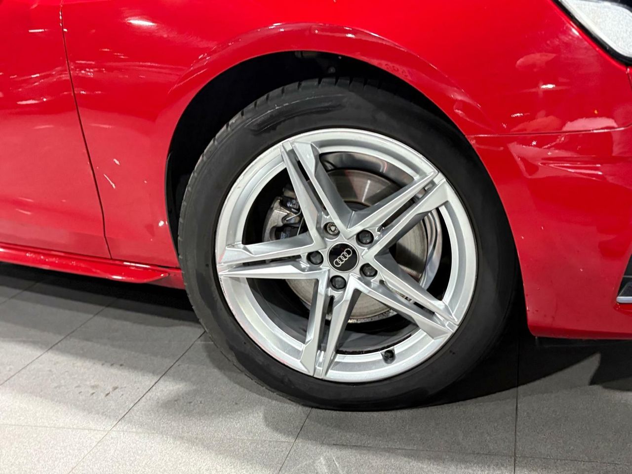 Audi A4 ADVANCED 30 TDI 100KW (136CV) S TRONIC ROJO TANGO (METALIZADO - Foto 2