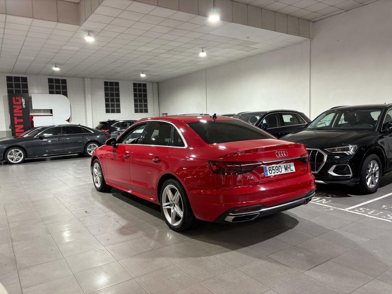 Audi A4 ADVANCED 30 TDI 100KW (136CV) S TRONIC ROJO TANGO (METALIZADO - Foto 2