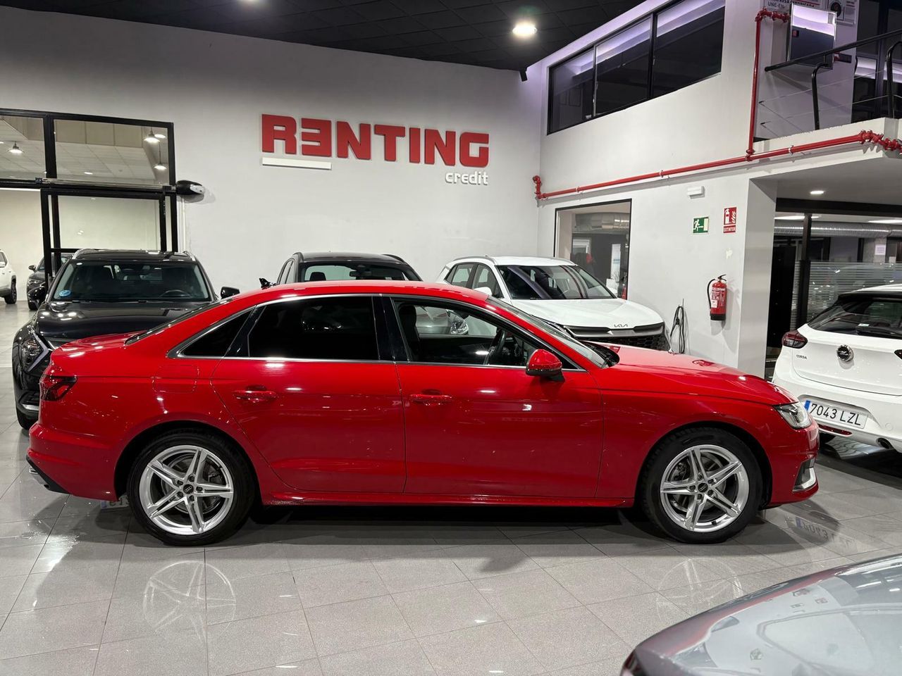 Audi A4 ADVANCED 30 TDI 100KW (136CV) S TRONIC ROJO TANGO (METALIZADO - Foto 2