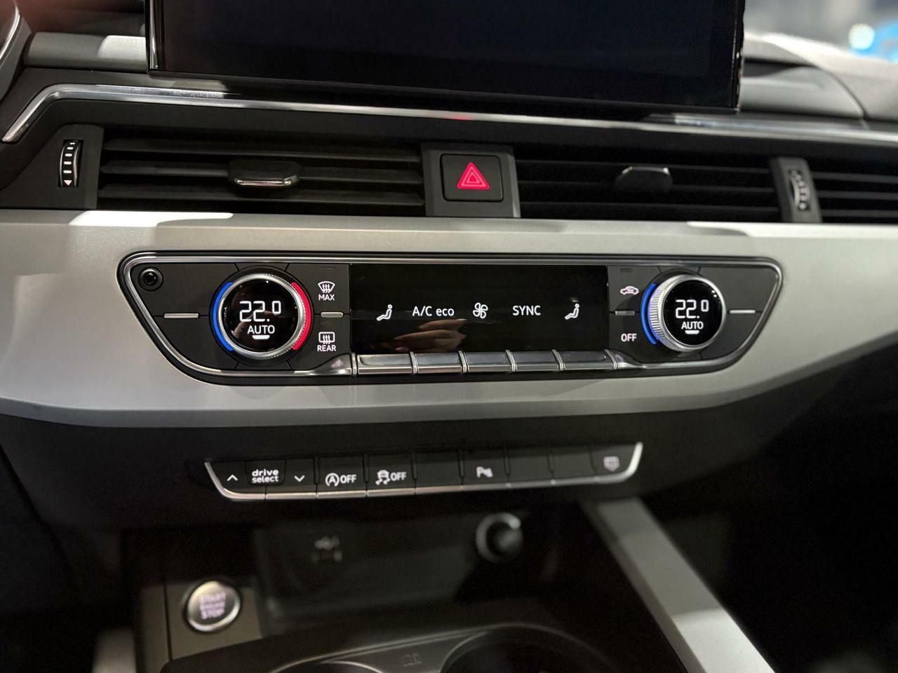 Audi A4 ADVANCED 30 TDI 100KW (136CV) S TRONIC ROJO TANGO (METALIZADO - Foto 2