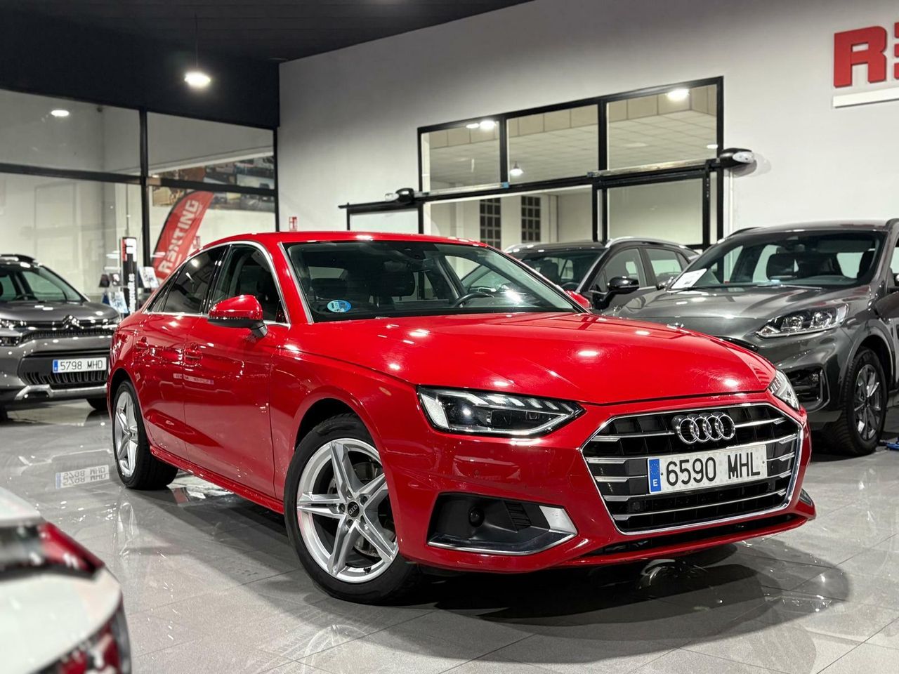 Audi A4 ADVANCED 30 TDI 100KW (136CV) S TRONIC ROJO TANGO (METALIZADO - Foto 2