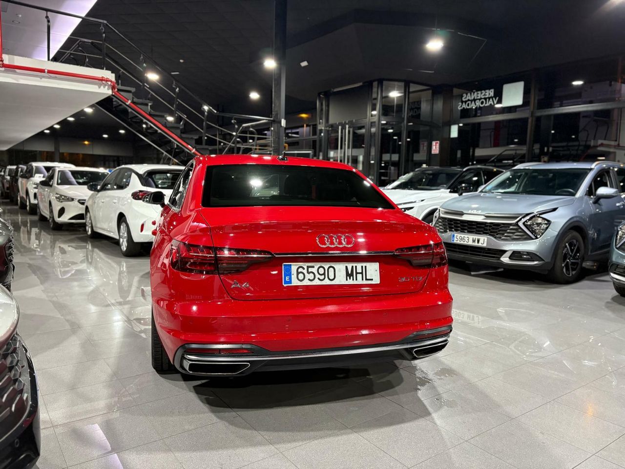 Audi A4 ADVANCED 30 TDI 100KW (136CV) S TRONIC ROJO TANGO (METALIZADO - Foto 2