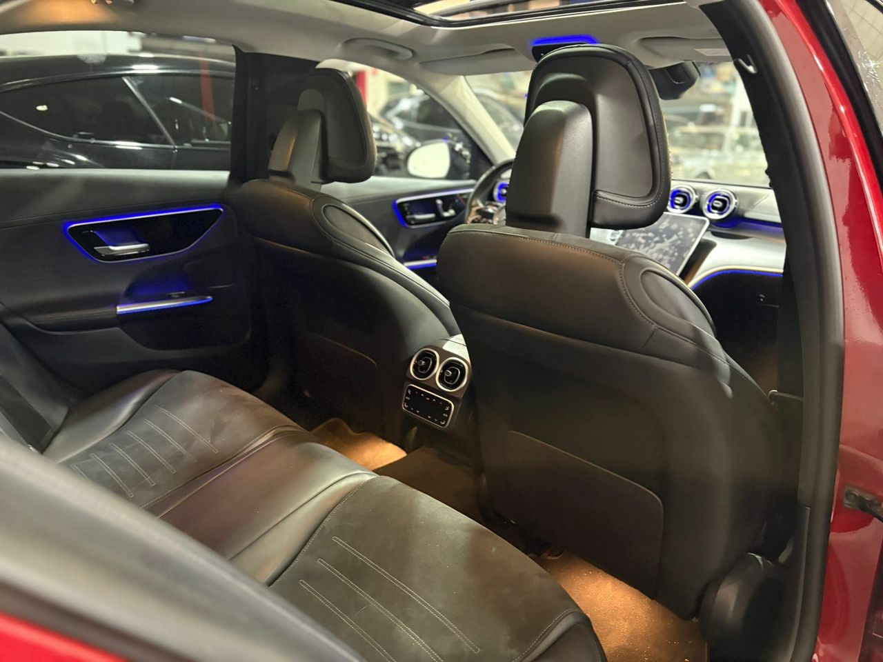 Mercedes Clase C C 200 D AMG Line Premium Plus ROJO PATAGONIA METALIZADO (DESIGNO - Foto 2