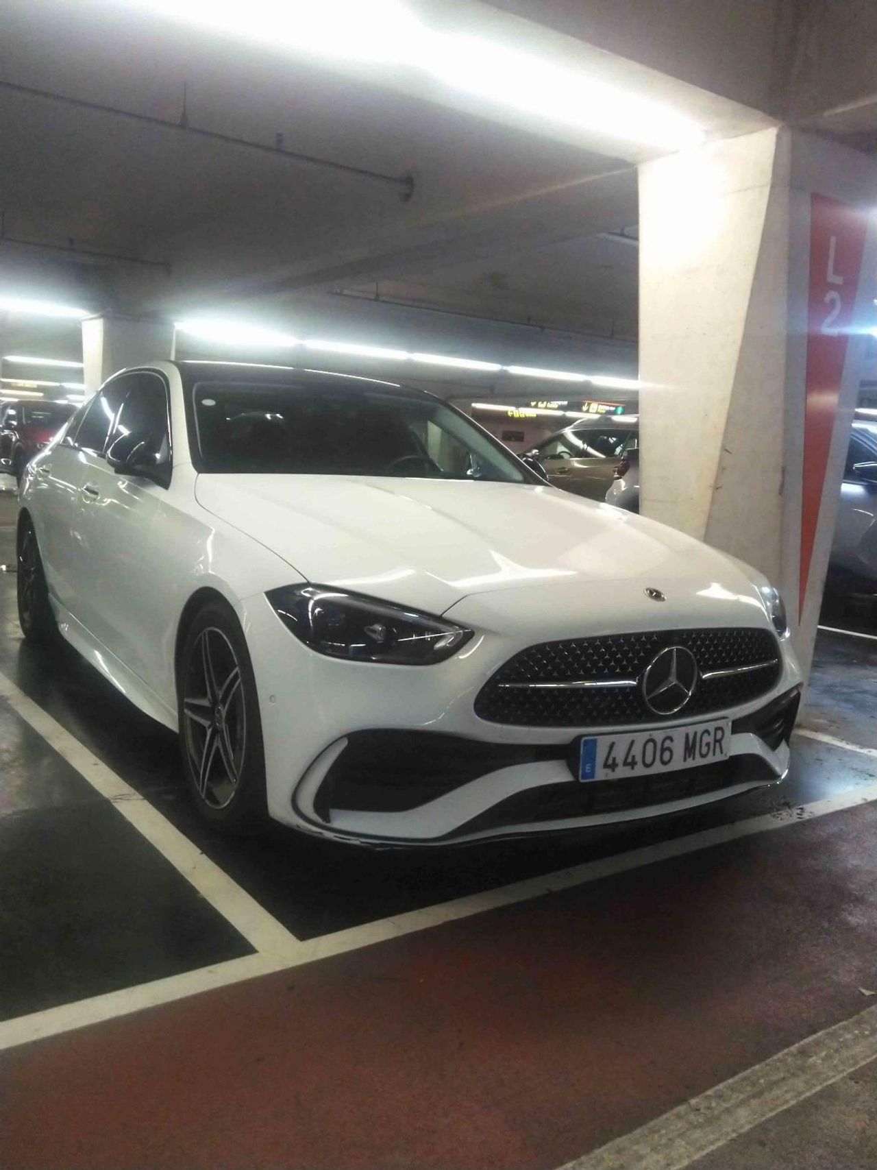 Mercedes Clase C C 200 D AMG Line Premium Plus ROJO PATAGONIA METALIZADO (DESIGNO - Foto 2