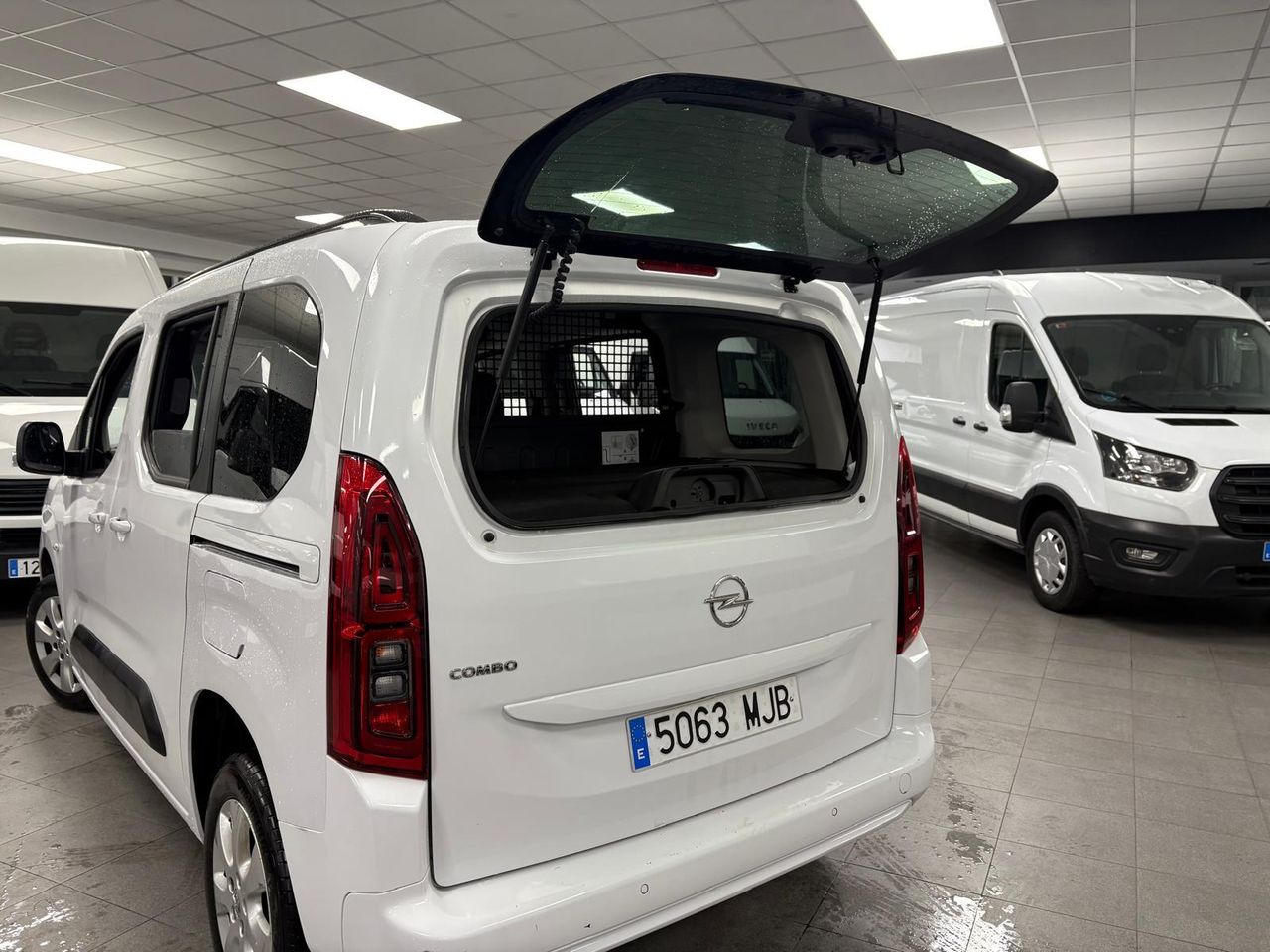 Opel Combo 1.5 TD 75KW LIFE BUSINESS EDITION PLUS L1 N1 102cv COMBI 5 PLAZAS - Foto 2
