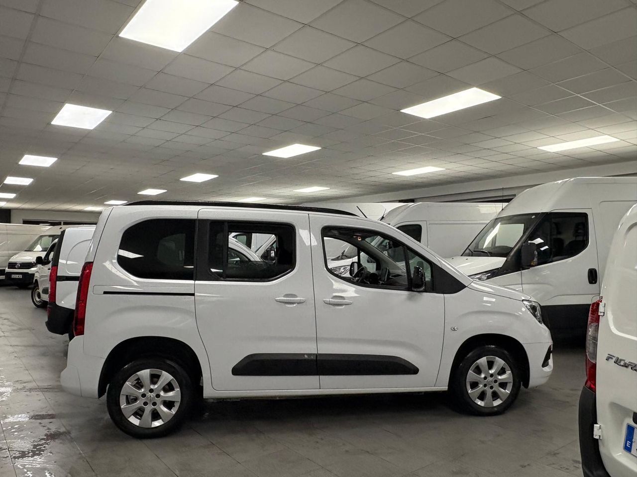 Opel Combo 1.5 TD 75KW LIFE BUSINESS EDITION PLUS L1 N1 102cv COMBI 5 PLAZAS - Foto 2
