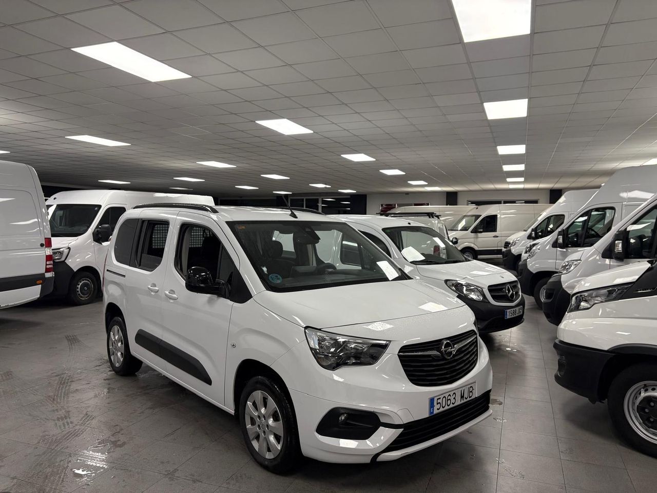 Opel Combo 1.5 TD 75KW LIFE BUSINESS EDITION PLUS L1 N1 102cv COMBI 5 PLAZAS - Foto 2