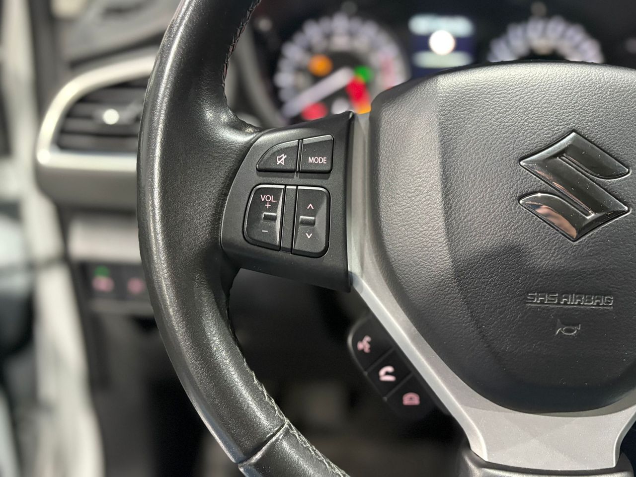 Suzuki SCross 1.4T S3 4WD Mild Hybrid 4X4 - Foto 2