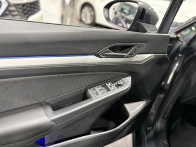 Volkswagen Golf Life 1.5 eTSI DSG 