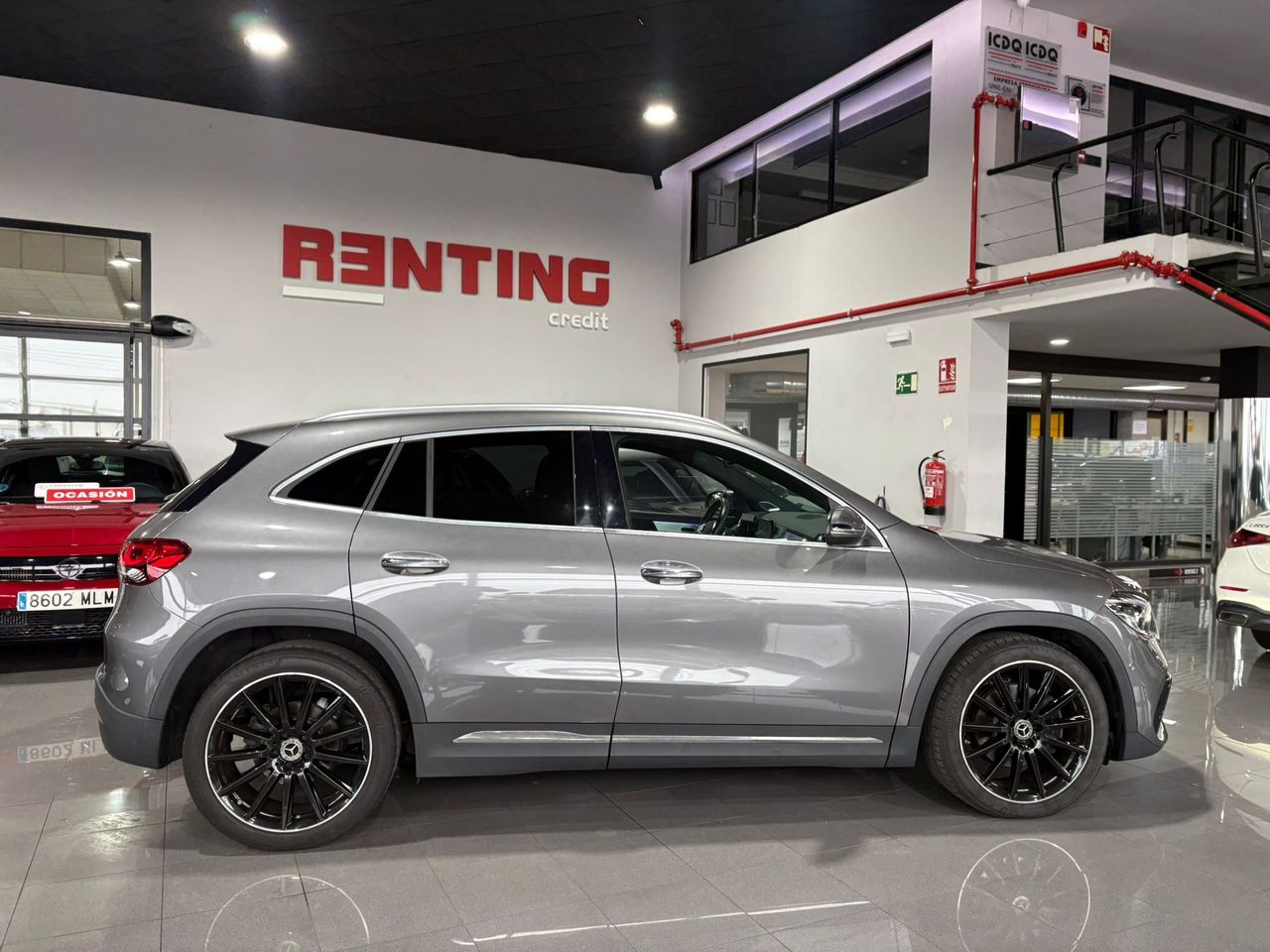 Mercedes GLA 200 AMG 7-G-DCT GRIS SELENITA - Foto 2