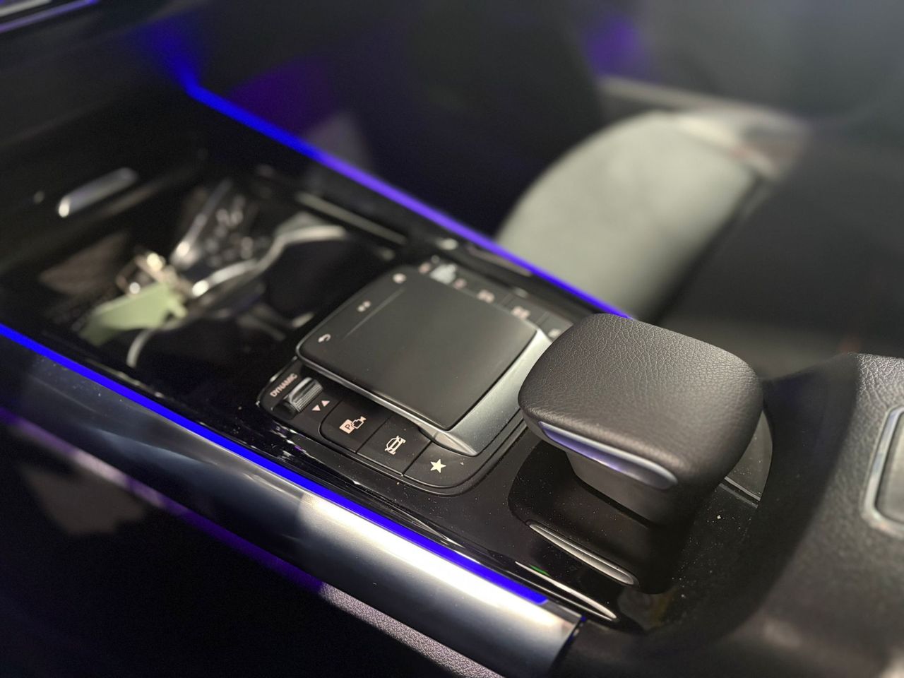 Mercedes GLA 200 AMG 7-G-DCT GRIS SELENITA - Foto 2