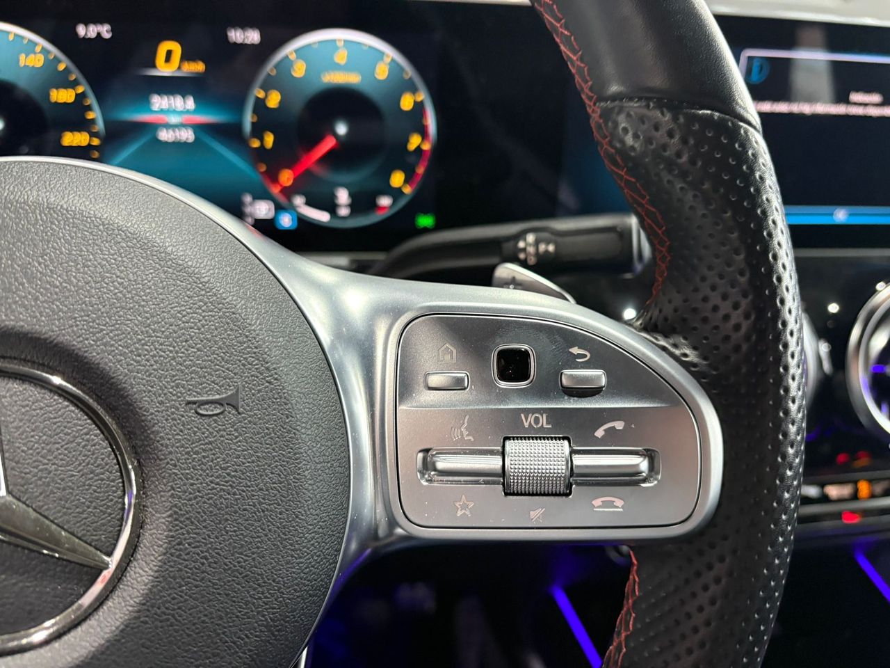 Mercedes GLA 200 AMG 7-G-DCT GRIS SELENITA - Foto 2