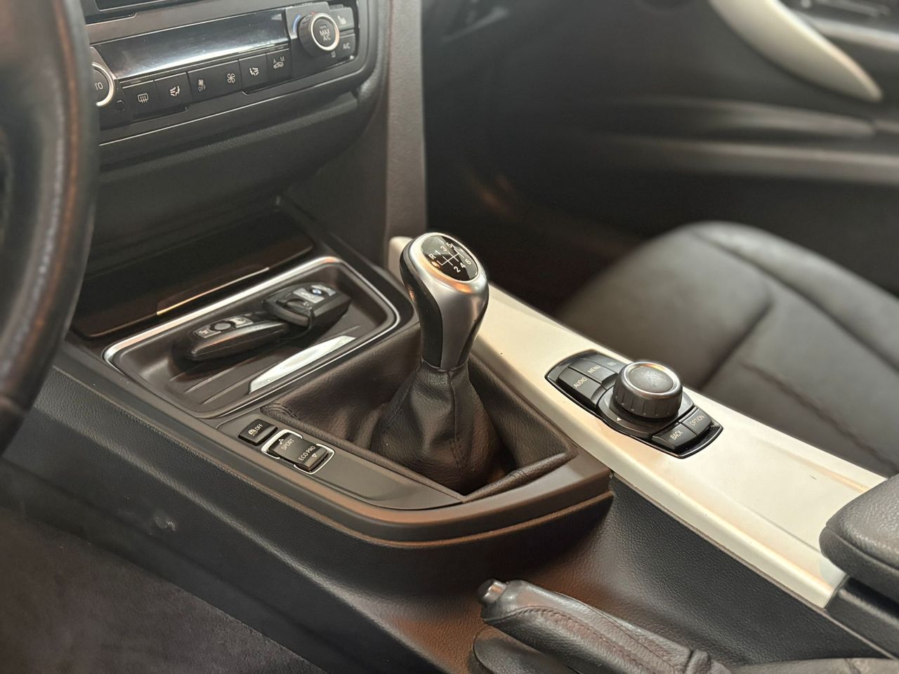 BMW Serie 3 318d TOURING  - Foto 2