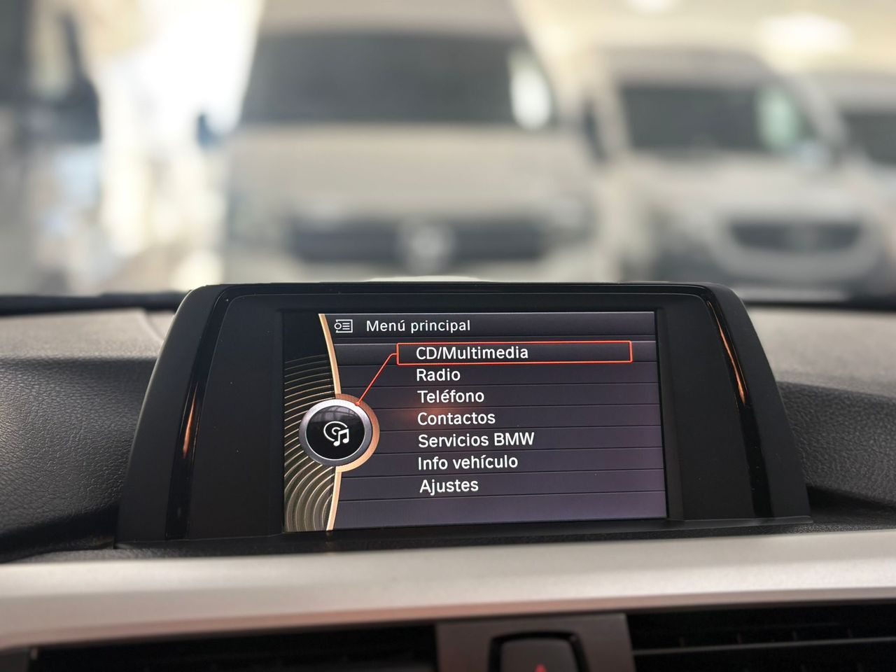 BMW Serie 3 318d TOURING  - Foto 2